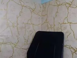 Redbonelolly  live sex cam
