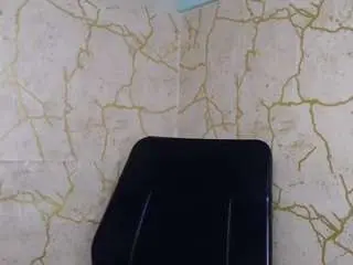 Redbonelolly  live sex cam