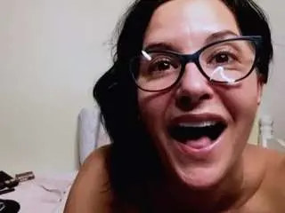 Genuinewoman  live sex cam