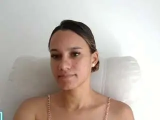 Kelayabrunette  live sex cam