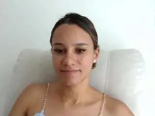 Kelayabrunette  live sex cam