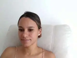 Kelayabrunette  live sex cam