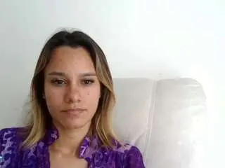 Kelayabrunette  live sex cam