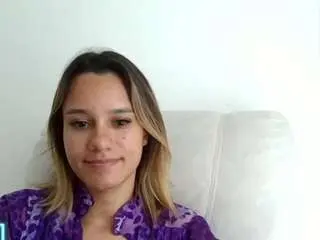 Kelayabrunette  live sex cam