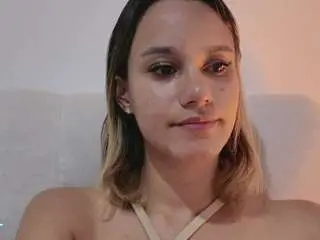 Kelayabrunette  live sex cam