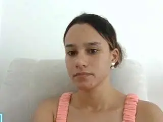 Kelayabrunette  live sex cam
