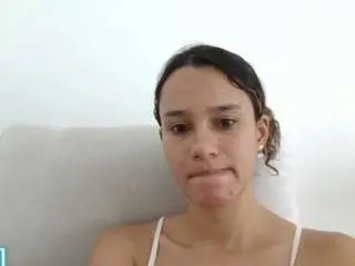 Kelayabrunette  live sex cam