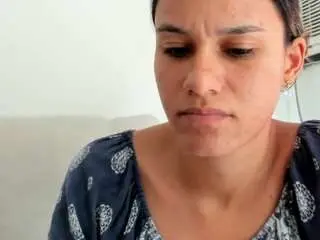 Kelayabrunette  live sex cam