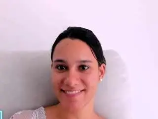 Kelayabrunette  live sex cam