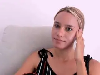 Kelayabrunette  live sex cam
