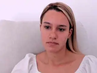 Kelayabrunette  live sex cam