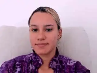 Kelayabrunette  live sex cam