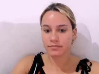 Kelayabrunette  live sex cam