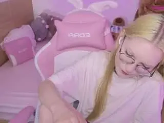 Cut1ecut1e  live sex cam