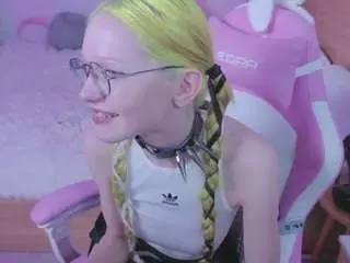 Cut1ecut1e  live sex cam
