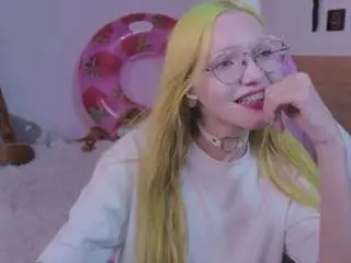 Cut1ecut1e  live sex cam