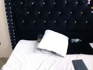 Sarayxmoore  live sex cam