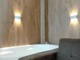 Lizzie-williams  live sex cam