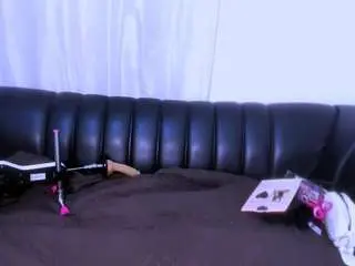 Nahomy-ryans  live sex cam