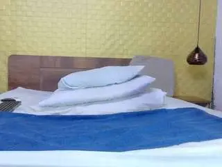 Naomhy  live sex cam