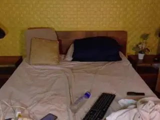 Naomhy  live sex cam