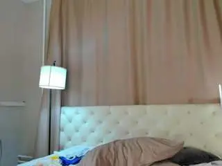 Nikki-milk  live sex cam