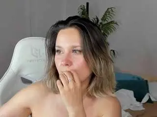Nikki-milk  live sex cam