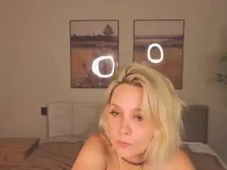 Nikki-milk  live sex cam