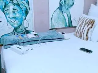 Tyrahotxxx  live sex cam