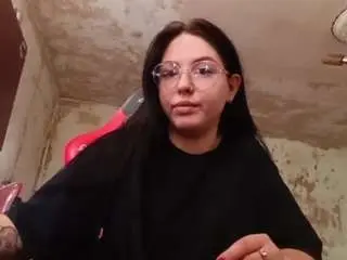 Kristansuwannakintho  live sex cam