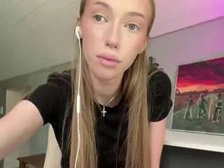 Laraethurrell  live sex cam