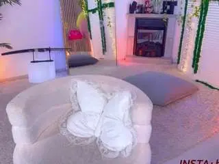 Blushmikki  live sex cam