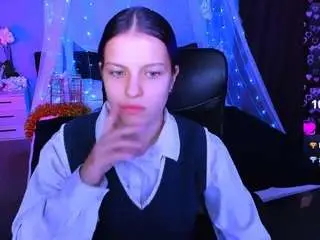 Kira-cats  live sex cam