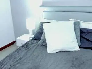 Mili-moon  live sex cam