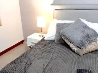 Mili-moon  live sex cam