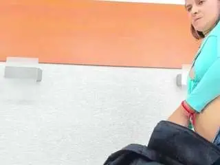 Aliicee-green  live sex cam