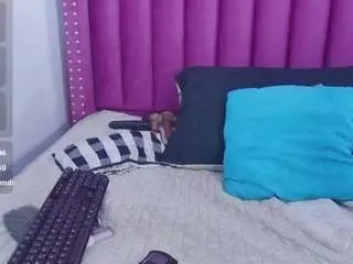 Kinkyhousewifee  live sex cam