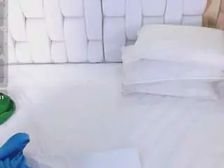 Kinkyhousewifee  live sex cam