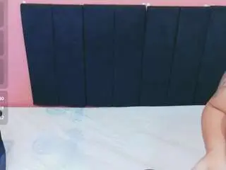 Kinkyhousewifee  live sex cam