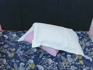 Kinkyhousewifee  live sex cam