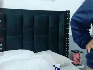 Kinkyhousewifee  live sex cam