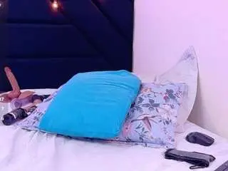 Kinkyhousewifee  live sex cam