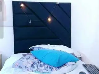Kinkyhousewifee  live sex cam