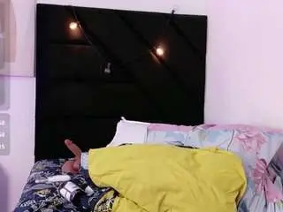 Kinkyhousewifee  live sex cam