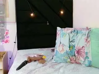 Kinkyhousewifee  live sex cam