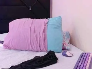 Kinkyhousewifee  live sex cam