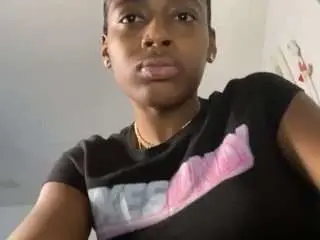 Sweetestsexcthang  live sex cam