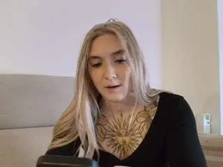 Tattoobbgirl  live sex cam
