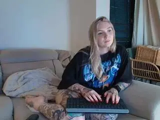 Tattoobbgirl  live sex cam