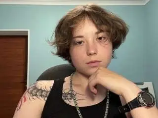 Adrienemartire  live sex cam